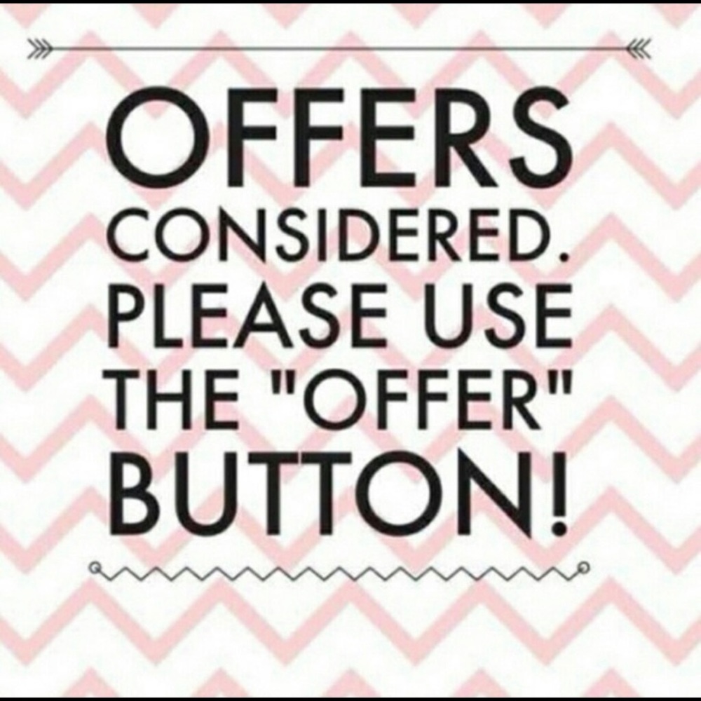 Make an offer!!! 😘👜 💕💄